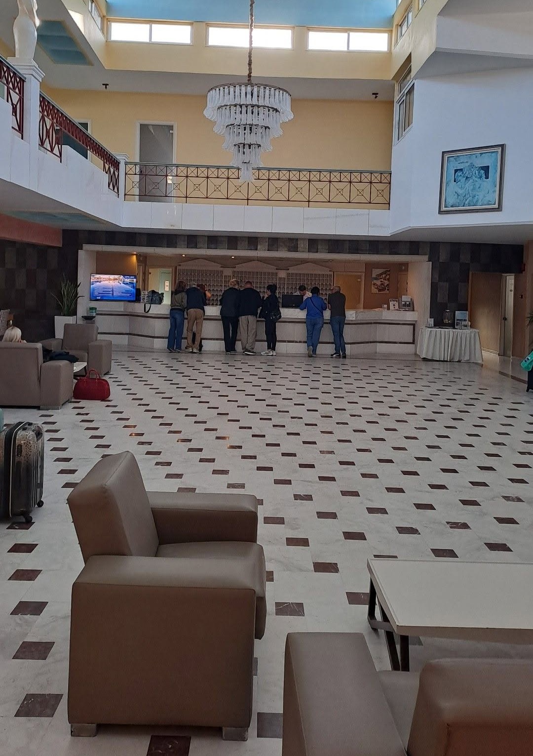 Morgenstemning i receptionen på nødhotellet Euro Village på Kos