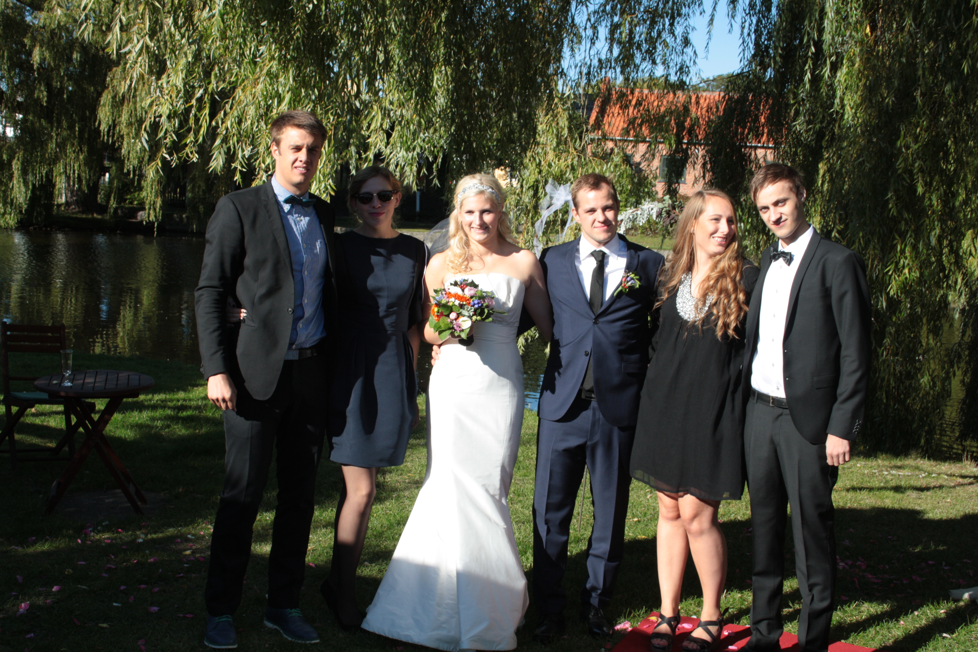 Brødrene og kærester. Kasper, Sarah, Monique, Kristian, Pauline og Kim
