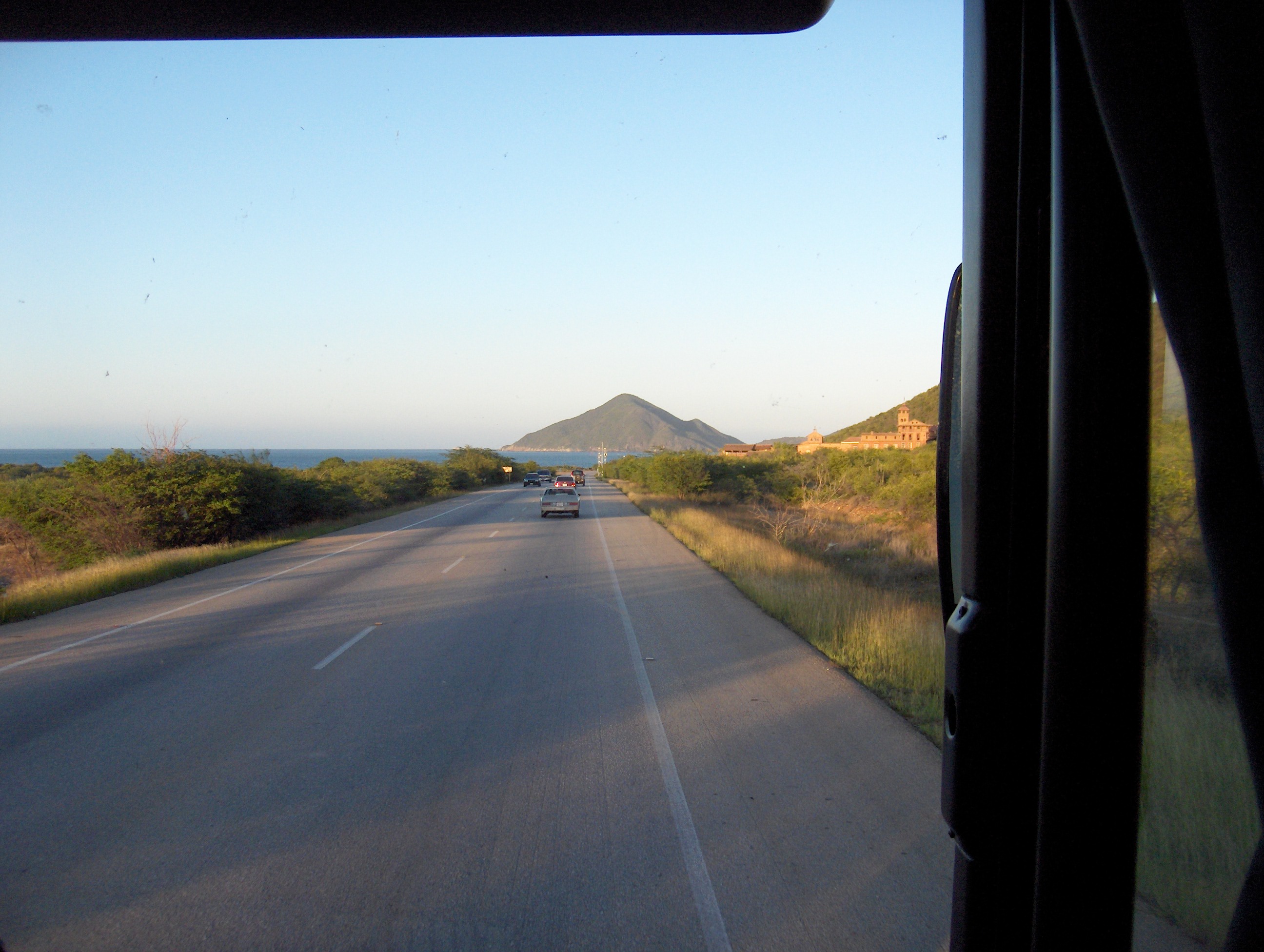 I bussen på vej mod Costa Caribe Resort - https://www.costacaribehotel.com/