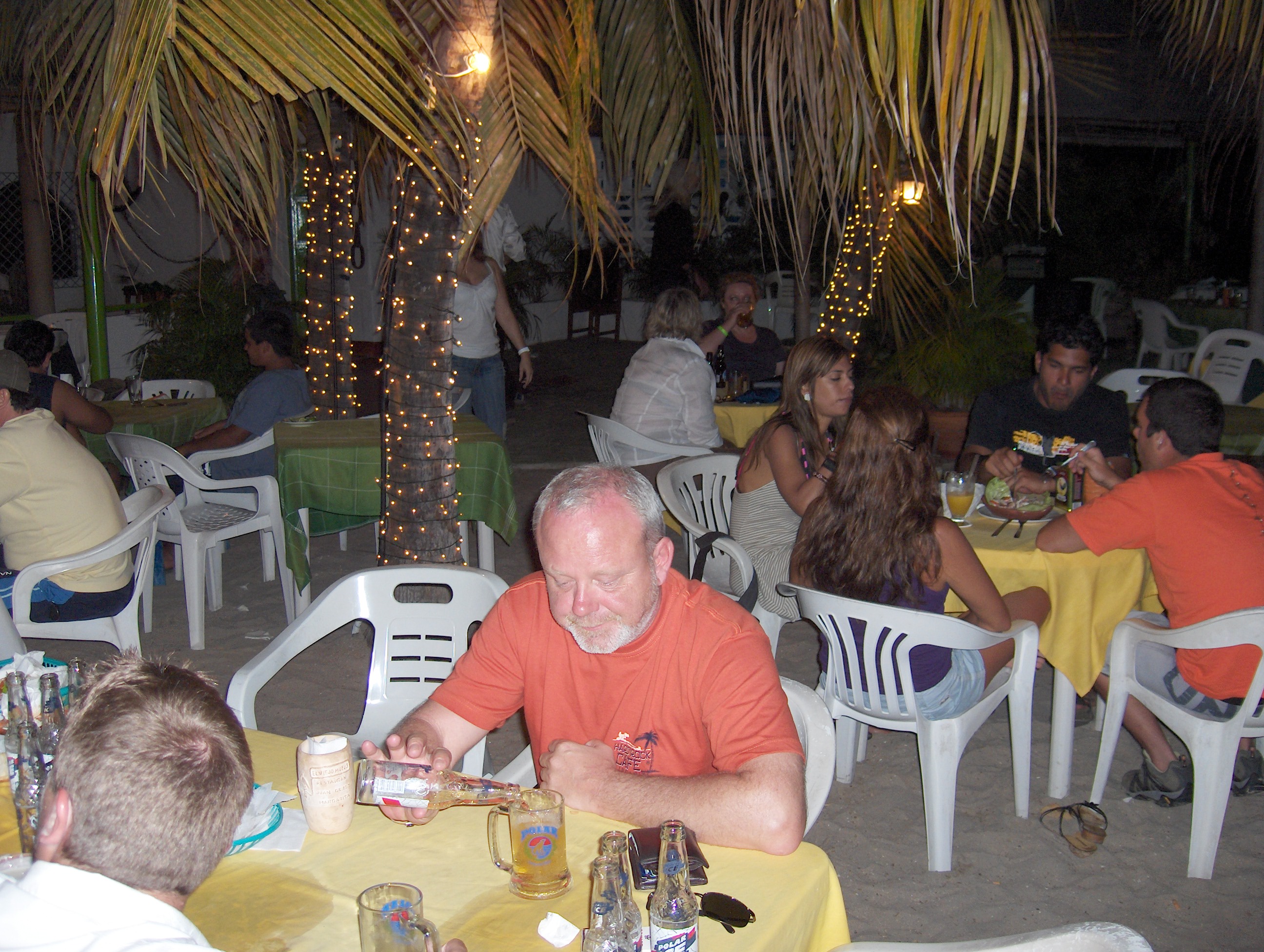 Aftensmad på resortet - https://www.costacaribehotel.com/