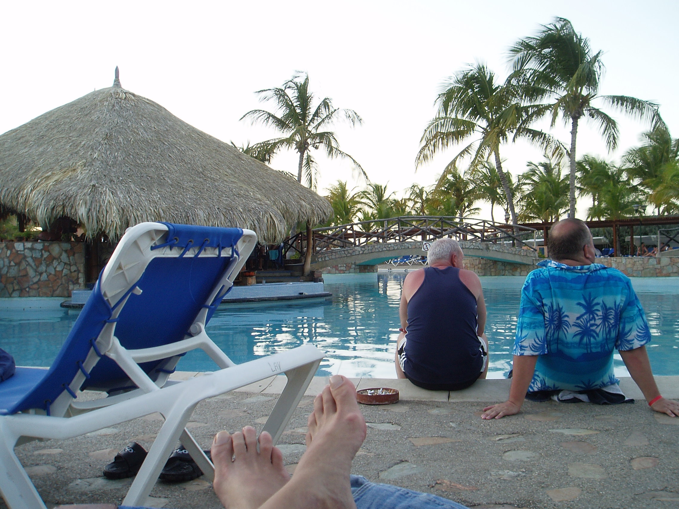 Afslapning ved poolen