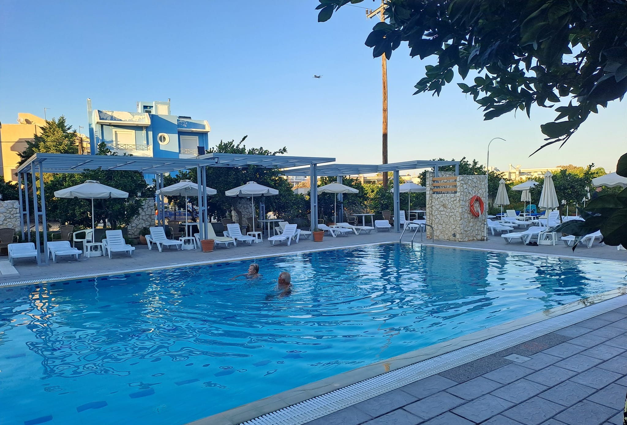 hotelpool1.jpg