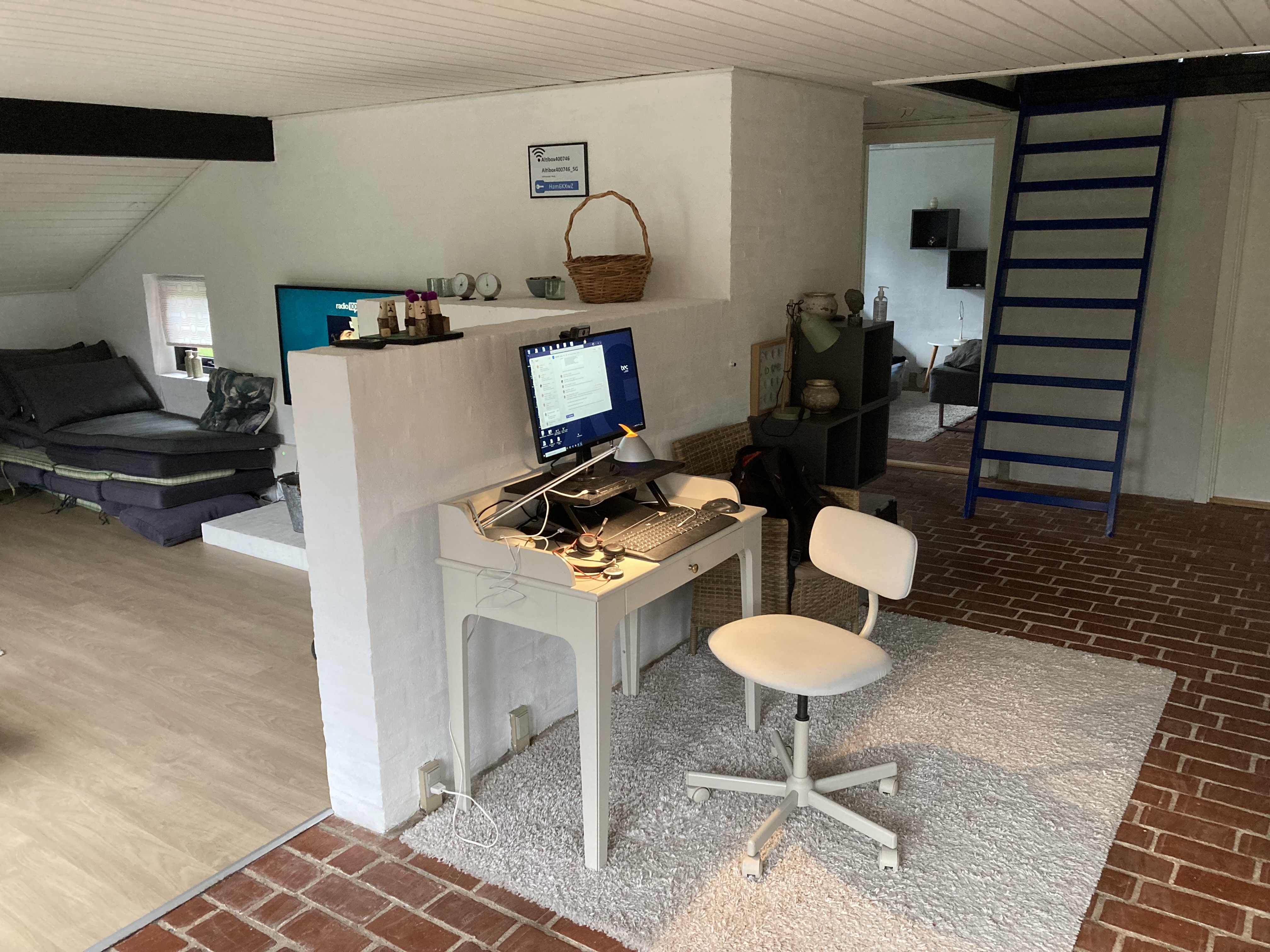 Det er godt at kunne arbejde remote fra sommerhuset.